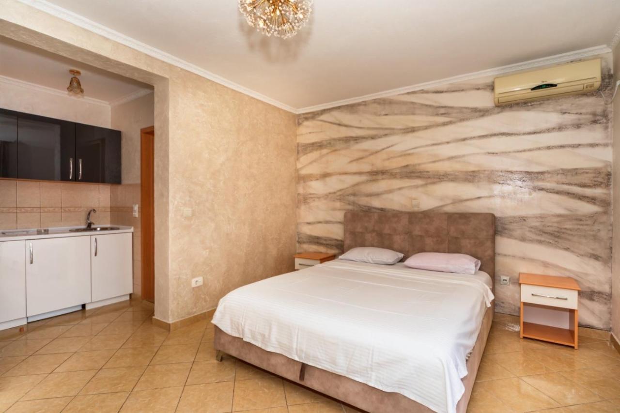 Ani Apartmani Добра вода Екстериор снимка