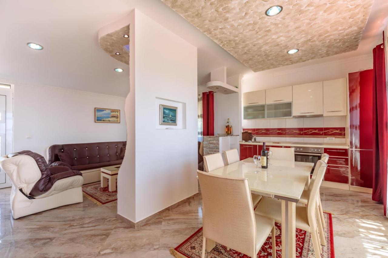 Ani Apartmani Добра вода Екстериор снимка