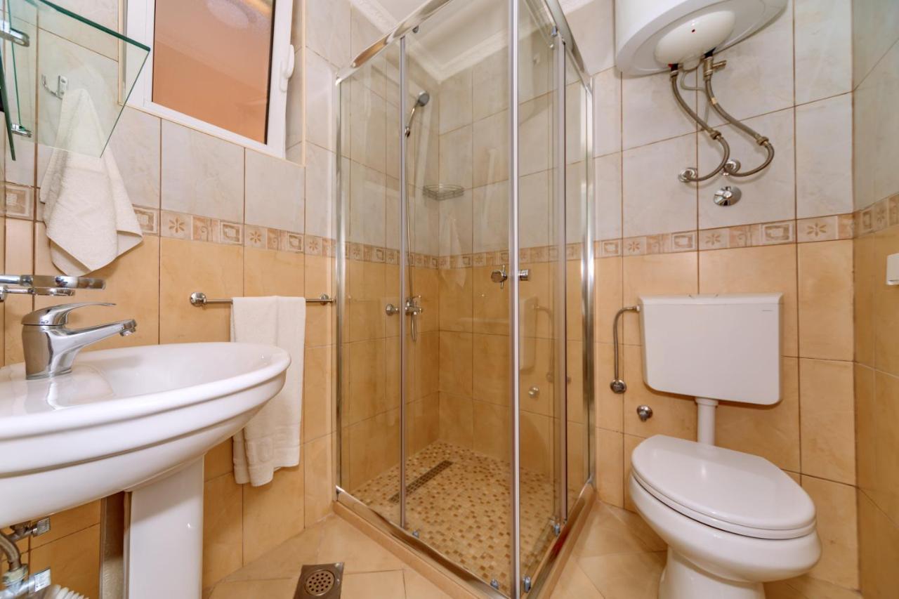 Ani Apartmani Добра вода Екстериор снимка